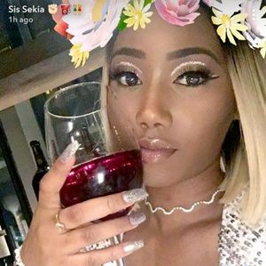 Meet your Posher, Eugenia